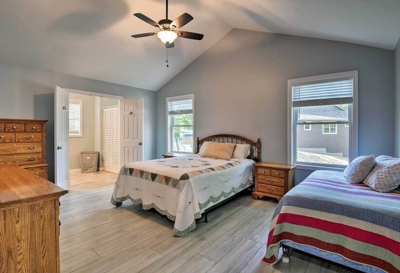 Covered Deck, Grill & Game Room: Gilford House!