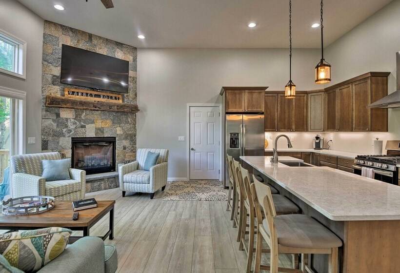 Covered Deck, Grill & Game Room: Gilford House!