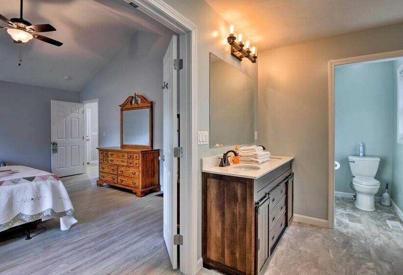 Covered Deck, Grill & Game Room: Gilford House!