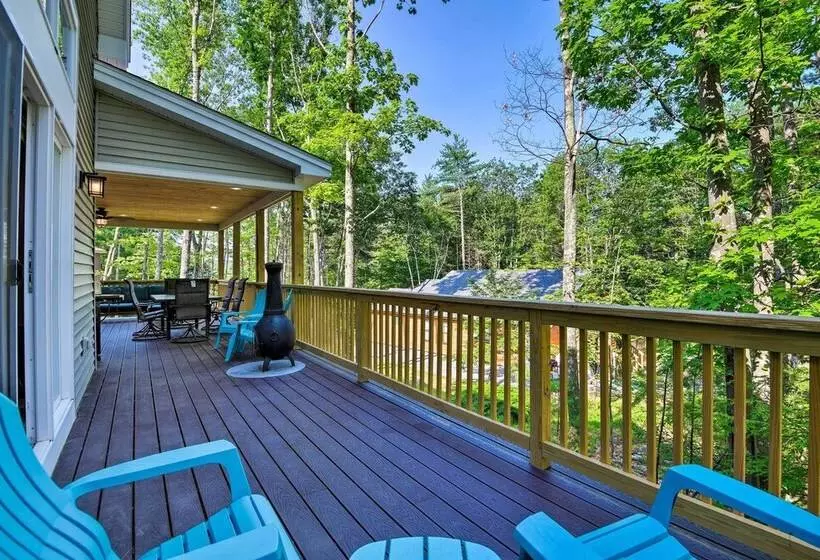 Covered Deck, Grill & Game Room: Gilford House!