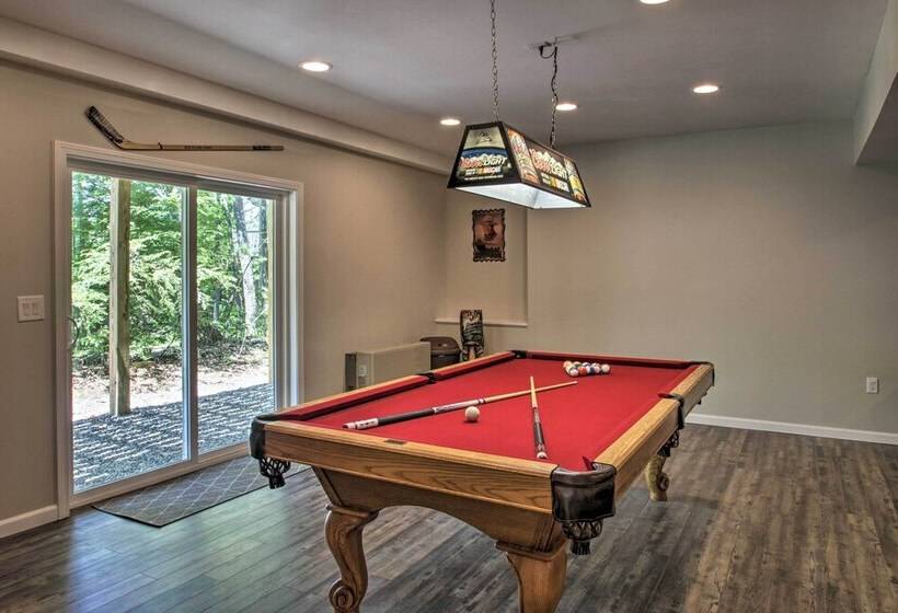 Covered Deck, Grill & Game Room: Gilford House!