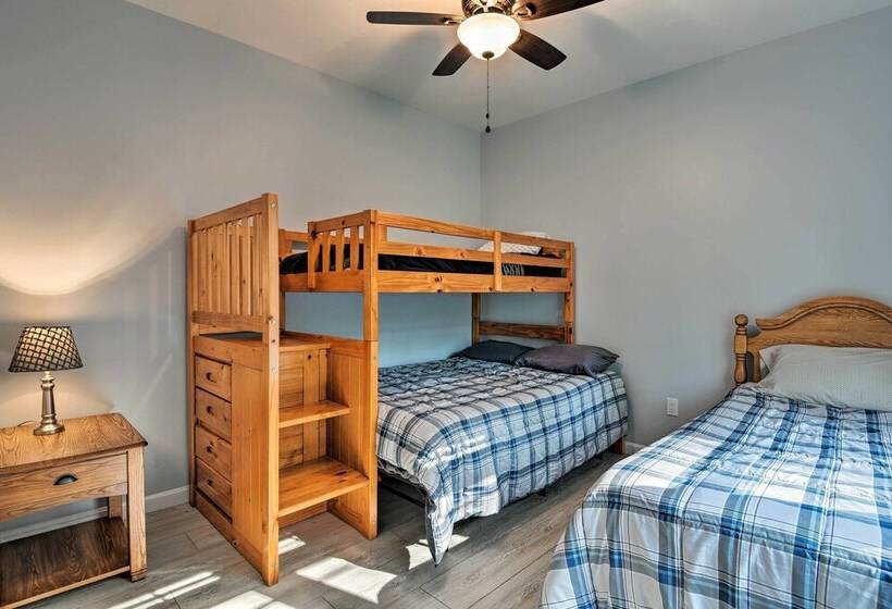 Covered Deck, Grill & Game Room: Gilford House!