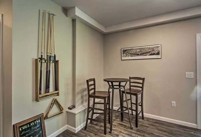 Covered Deck, Grill & Game Room: Gilford House!