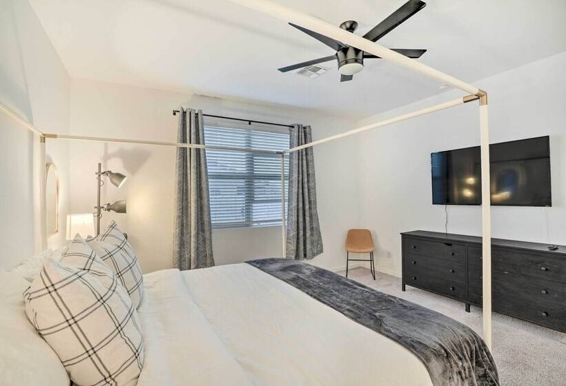 New Build Glendale Home W/ Hot Tub + Putting Green