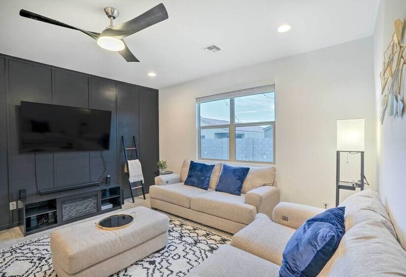 New Build Glendale Home W/ Hot Tub + Putting Green