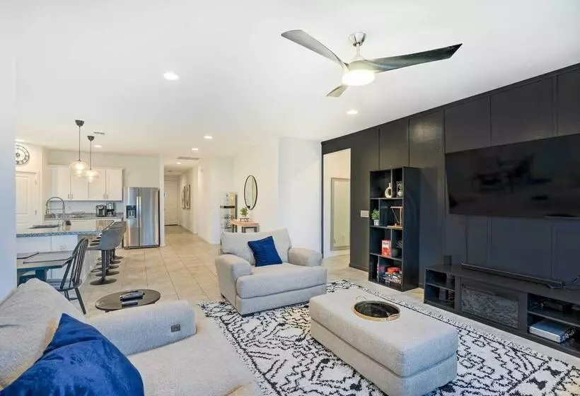 New Build Glendale Home W/ Hot Tub + Putting Green