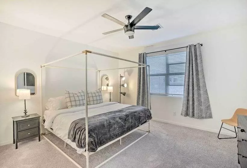 New Build Glendale Home W/ Hot Tub + Putting Green