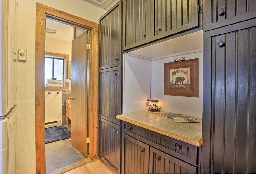 Fireplace, Deck & Mtn Views: Grand Lake Home!