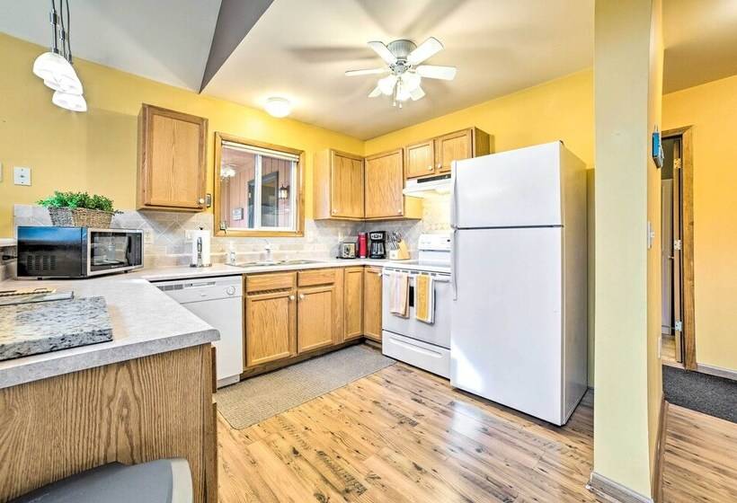 Higgins Lake Retreat   Hike, Swim, Relax!