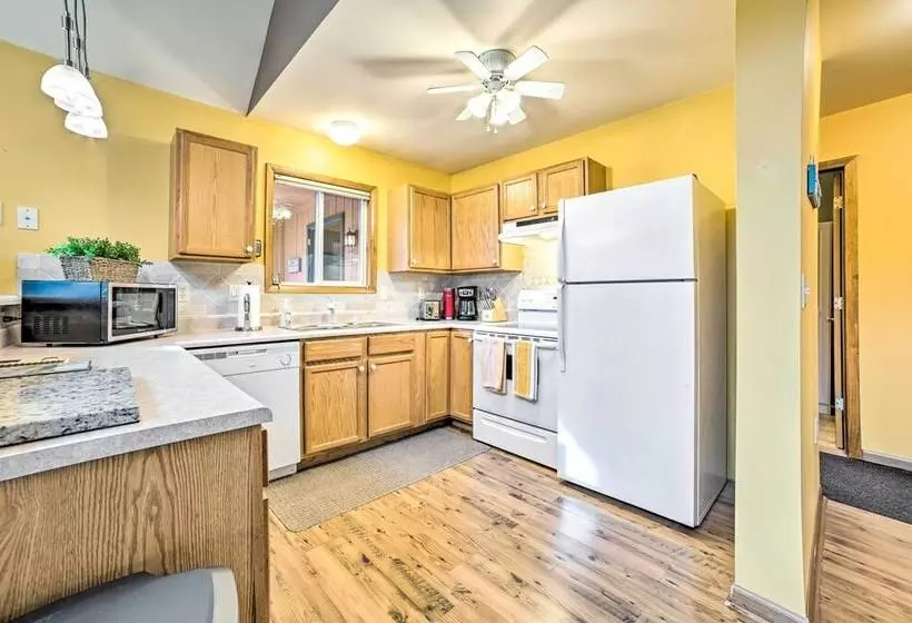 Higgins Lake Retreat   Hike, Swim, Relax!