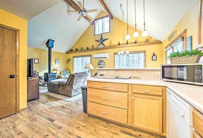 Higgins Lake Retreat   Hike, Swim, Relax!