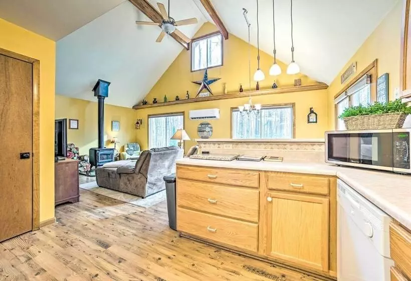 Higgins Lake Retreat   Hike, Swim, Relax!