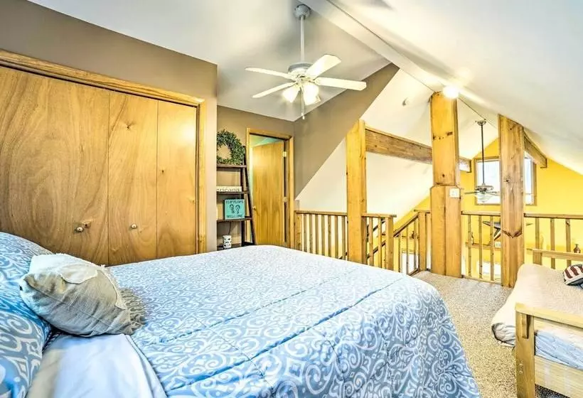 Higgins Lake Retreat   Hike, Swim, Relax!