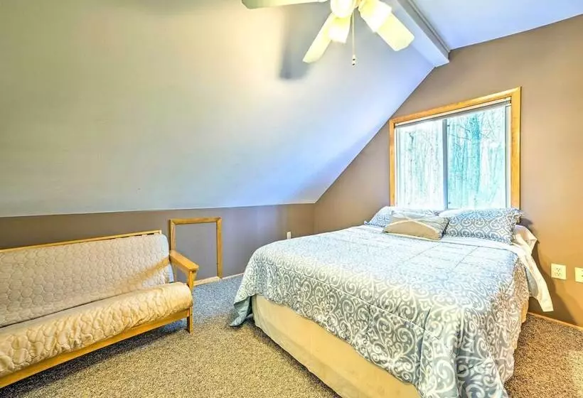 Higgins Lake Retreat   Hike, Swim, Relax!