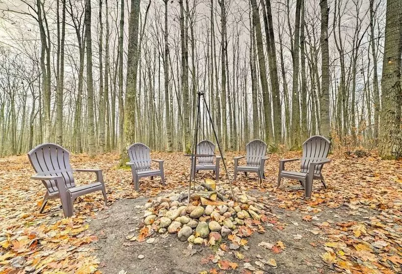 Higgins Lake Retreat   Hike, Swim, Relax!