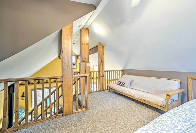 Higgins Lake Retreat   Hike, Swim, Relax!