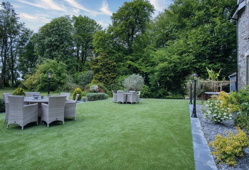 Hill House Country Estate Princes Gate