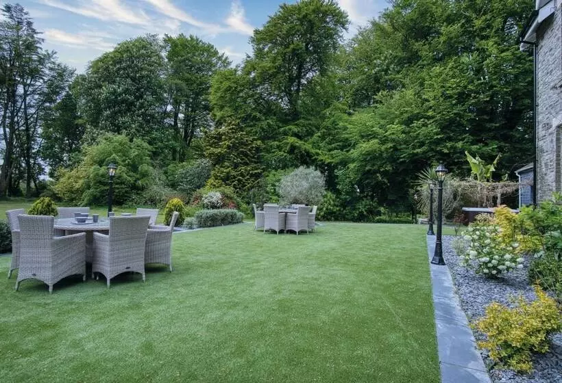 Hill House Country Estate   Princes Gate