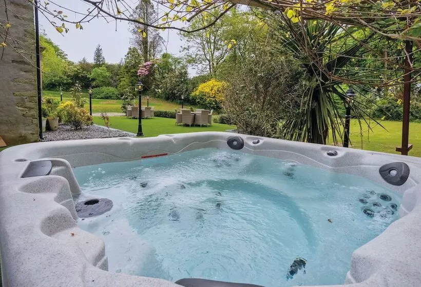 Hill House Country Estate   Princes Gate