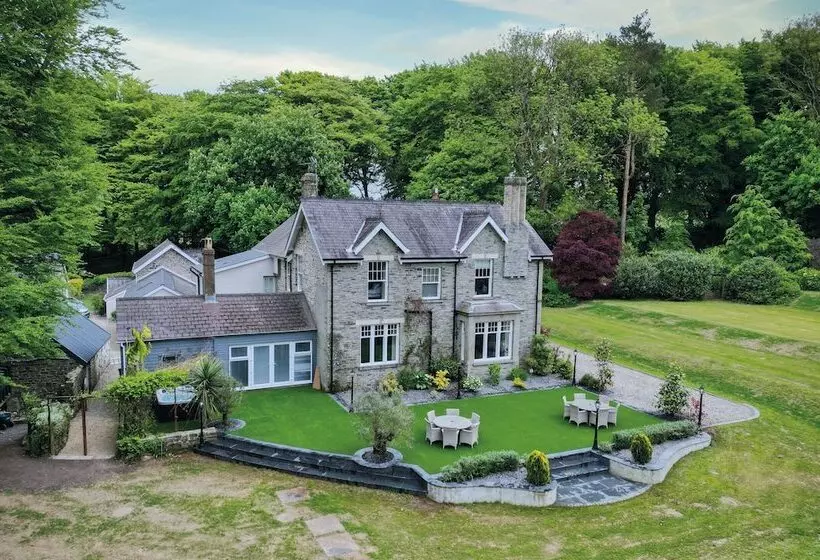 Hill House Country Estate   Princes Gate