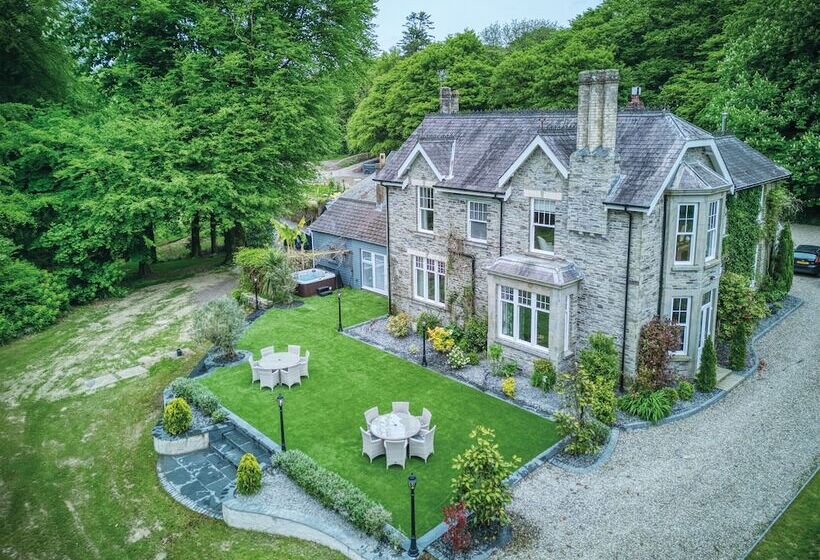 Hill House Country Estate Princes Gate