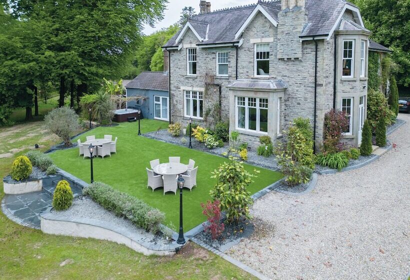 Hill House Country Estate Princes Gate