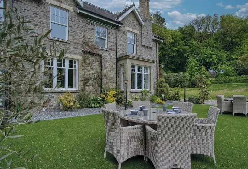 Hill House Country Estate   Princes Gate