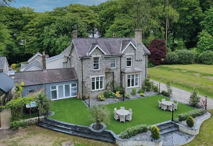 Hill House Country Estate   Princes Gate