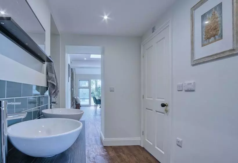 Hill House Country Estate   Princes Gate