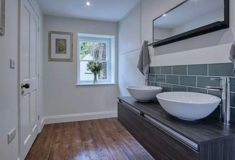 Hill House Country Estate   Princes Gate