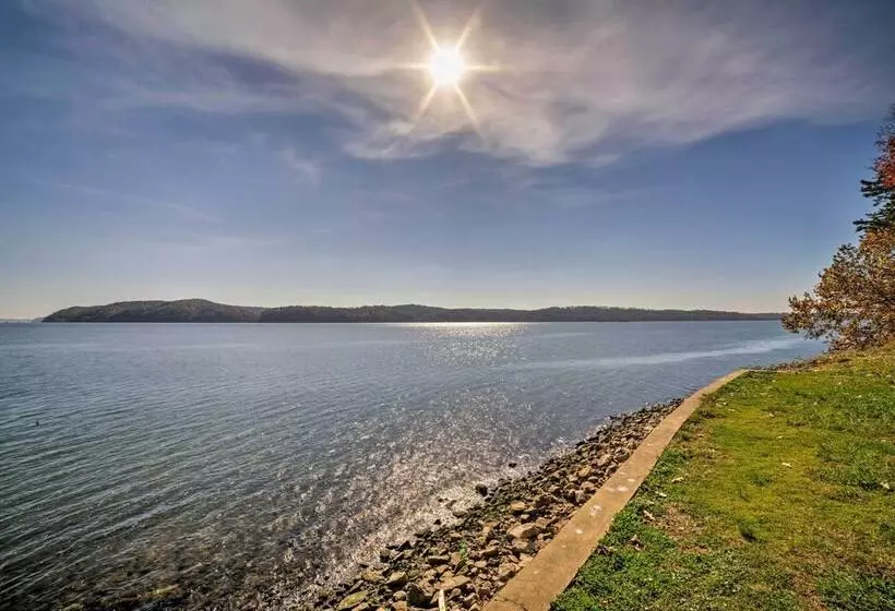 Waterloo Home: Walk To Pickwick Lake Fishing Pier!
