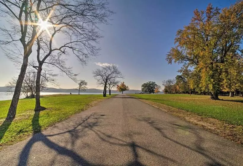 Waterloo Home: Walk To Pickwick Lake Fishing Pier!