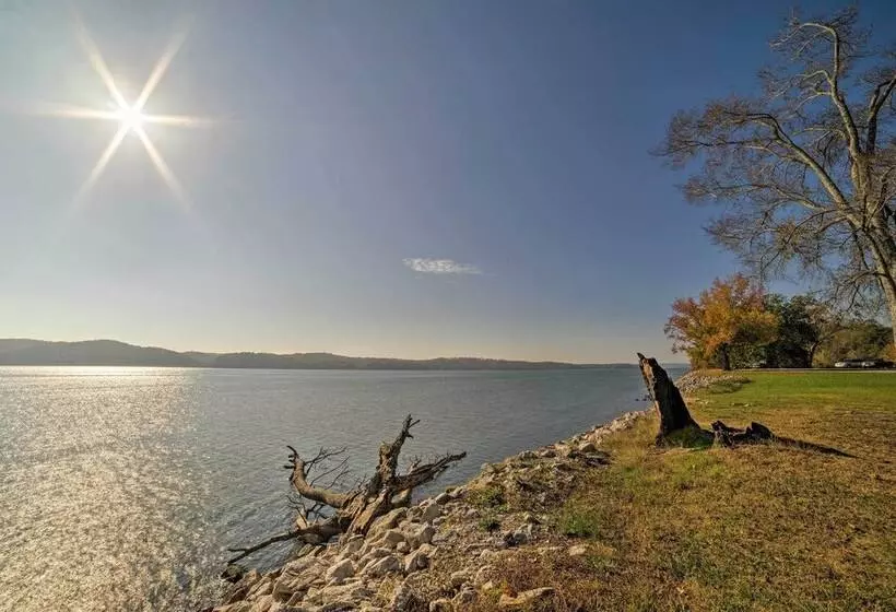 Waterloo Home: Walk To Pickwick Lake Fishing Pier!