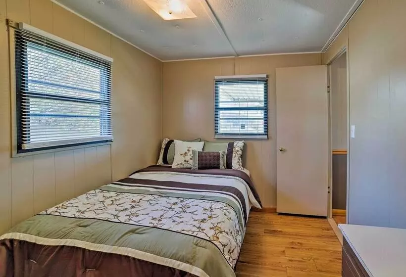 Waterloo Home: Walk To Pickwick Lake Fishing Pier!