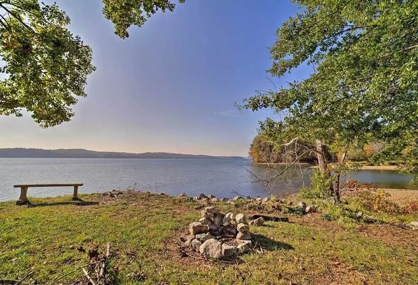 Waterloo Home: Walk To Pickwick Lake Fishing Pier!