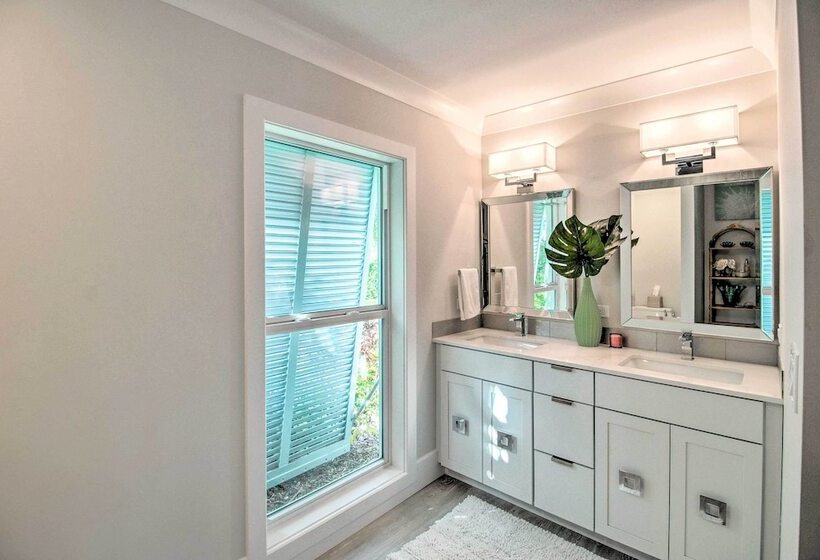 Lavish Vero Beach Escape With Pool, Patio + Dock!