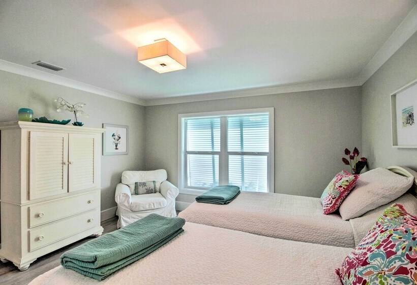 Lavish Vero Beach Escape With Pool, Patio + Dock!