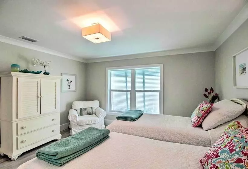 Lavish Vero Beach Escape With Pool, Patio + Dock!