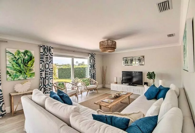 Lavish Vero Beach Escape With Pool, Patio + Dock!