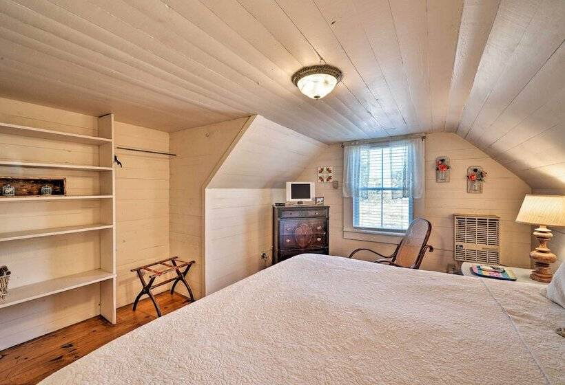 Lil Red Hen Cottage In The Boone Area W/ Hot Tub
