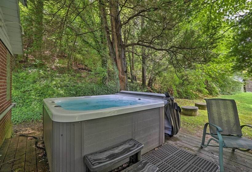 Lil Red Hen Cottage In The Boone Area W/ Hot Tub