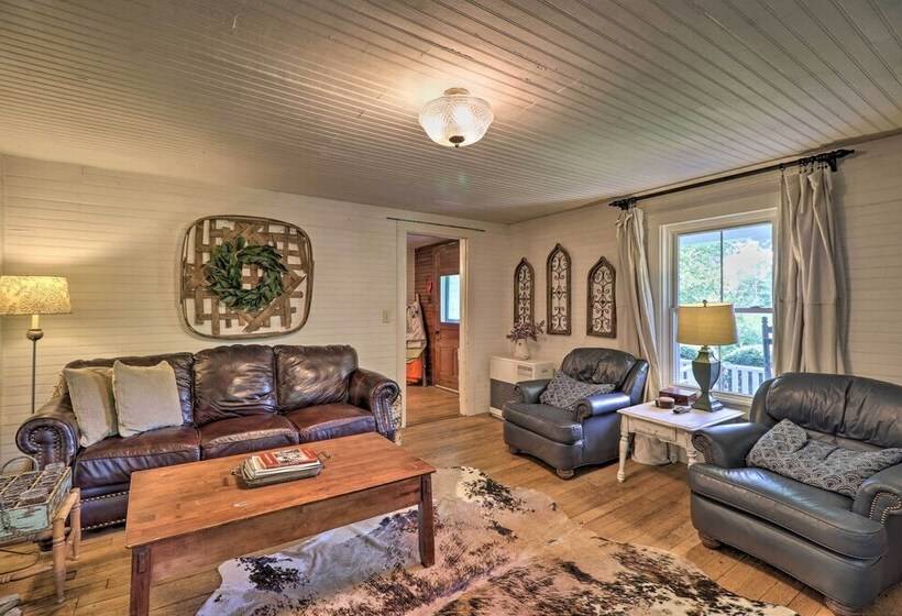 Lil Red Hen Cottage In The Boone Area W/ Hot Tub