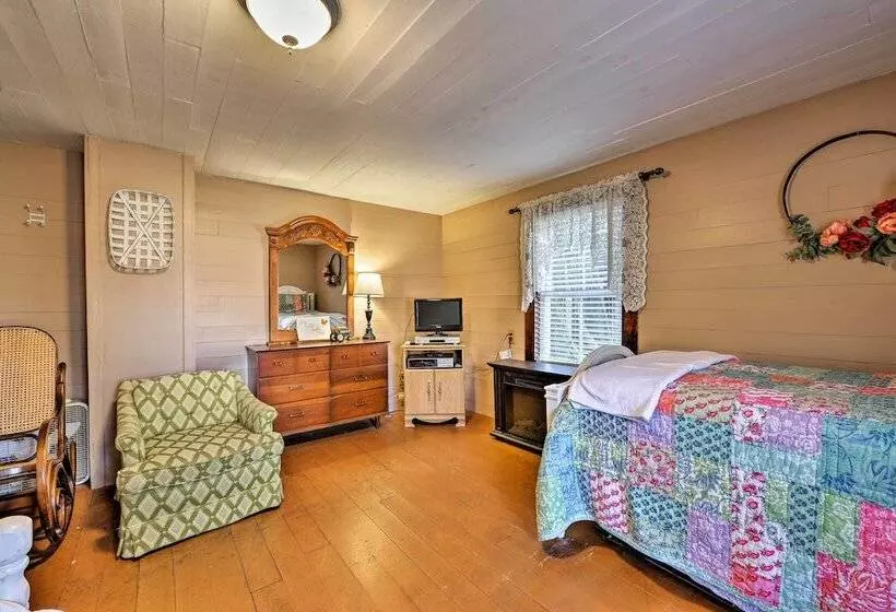 Lil Red Hen  Cottage In The Boone Area W/ Hot Tub