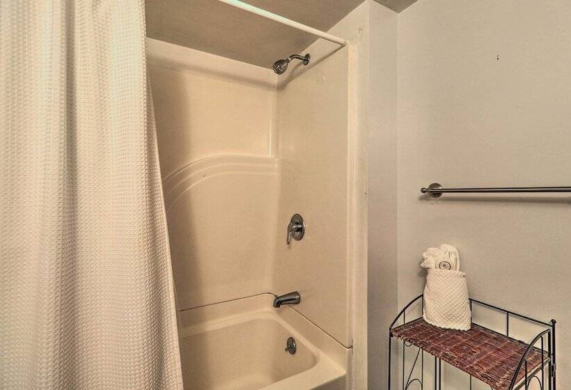 Lil Red Hen Cottage In The Boone Area W/ Hot Tub