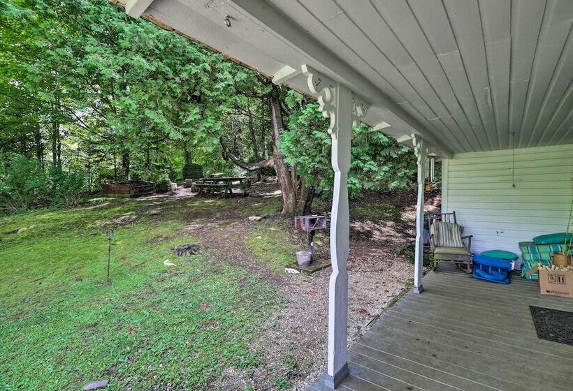 Lil Red Hen Cottage In The Boone Area W/ Hot Tub