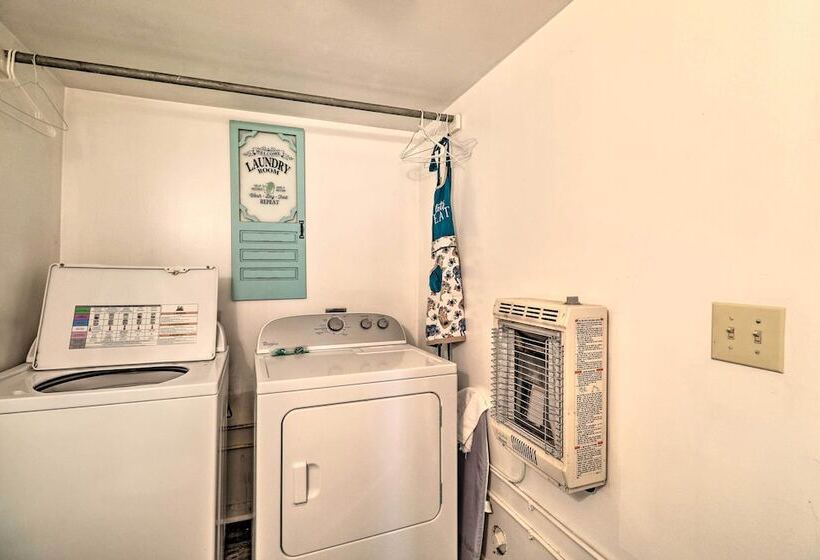 Lil Red Hen Cottage In The Boone Area W/ Hot Tub