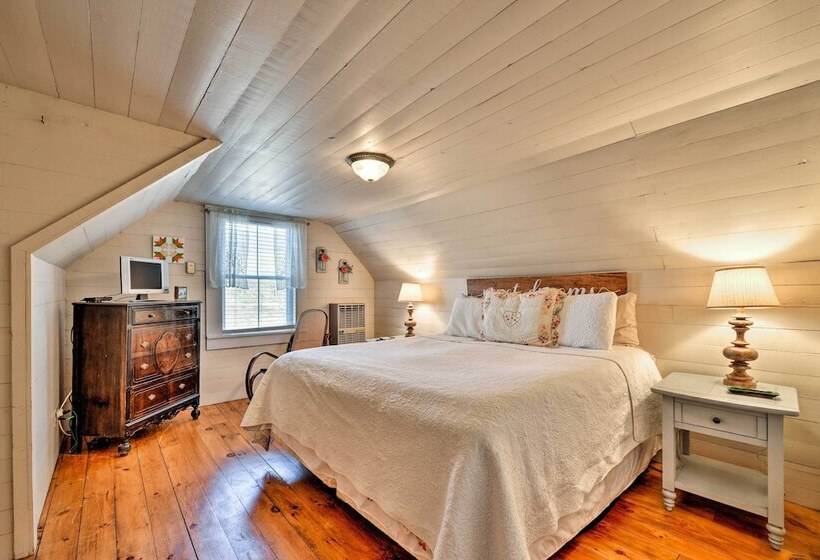 Lil Red Hen Cottage In The Boone Area W/ Hot Tub