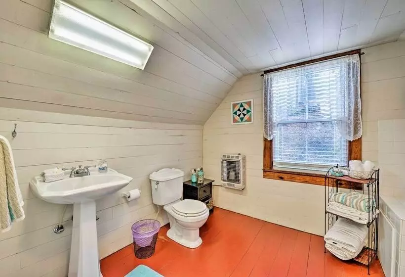 Lil Red Hen  Cottage In The Boone Area W/ Hot Tub