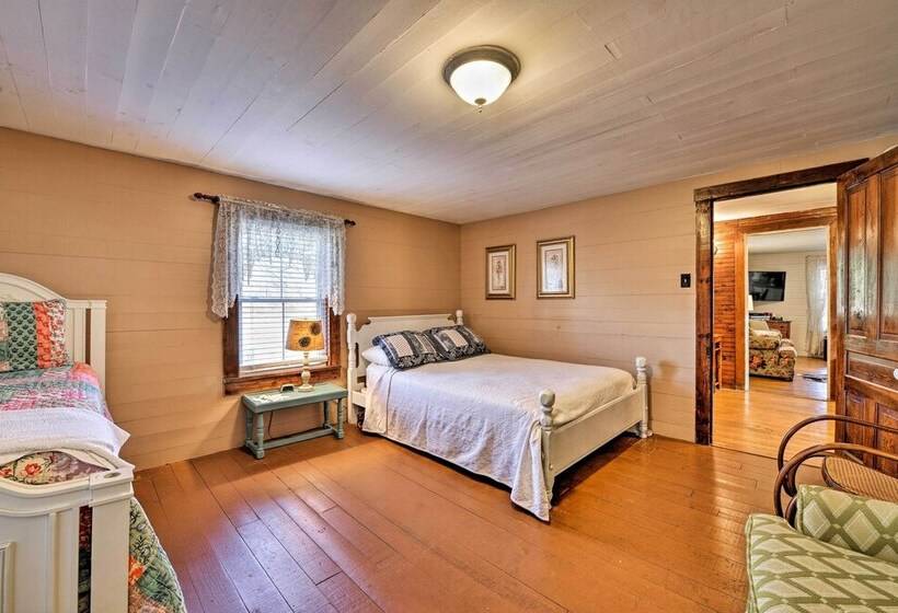 Lil Red Hen Cottage In The Boone Area W/ Hot Tub