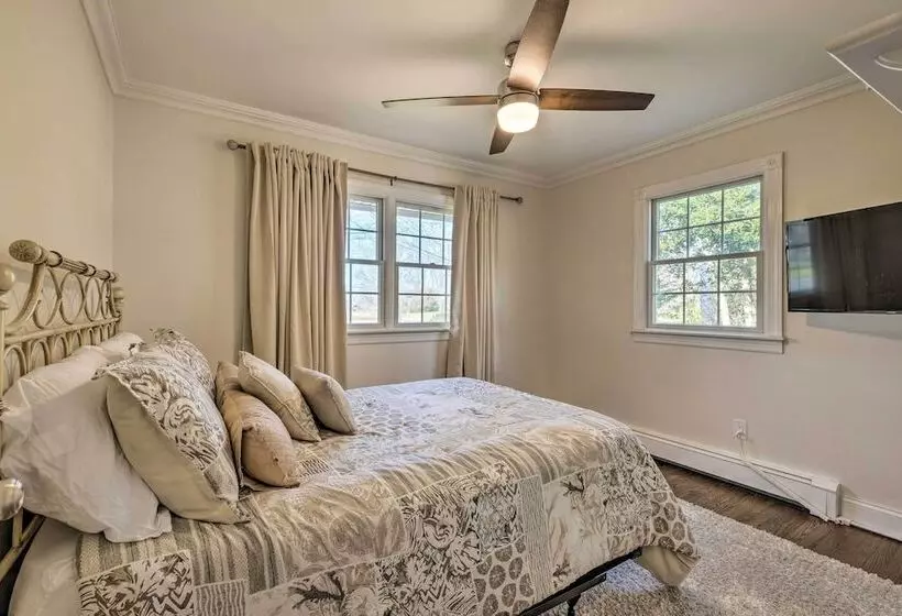 Mattituck Home W/ Fireplaces   Near Wineries